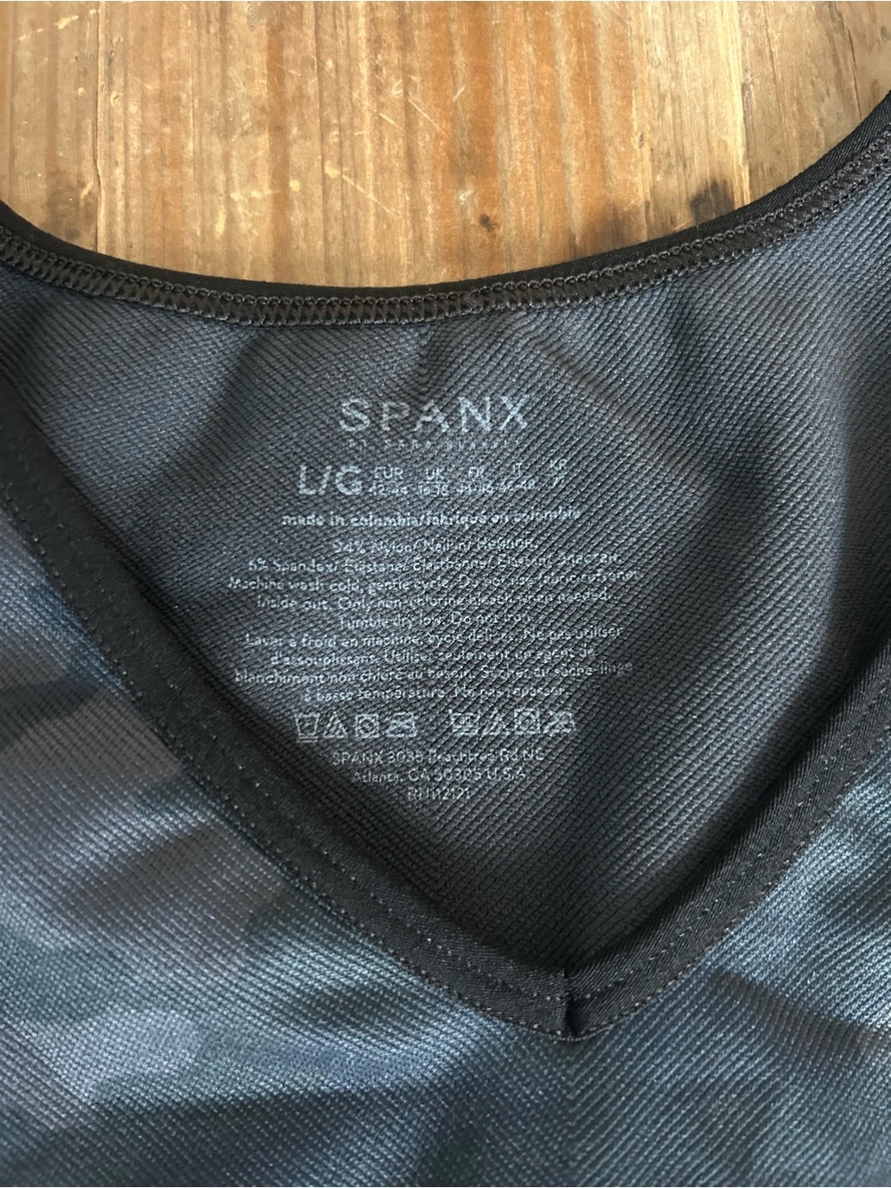 SPANX Sports Bra Black Camouflage V-Neck Sports Camo Crop Large - Picture 5 of 5